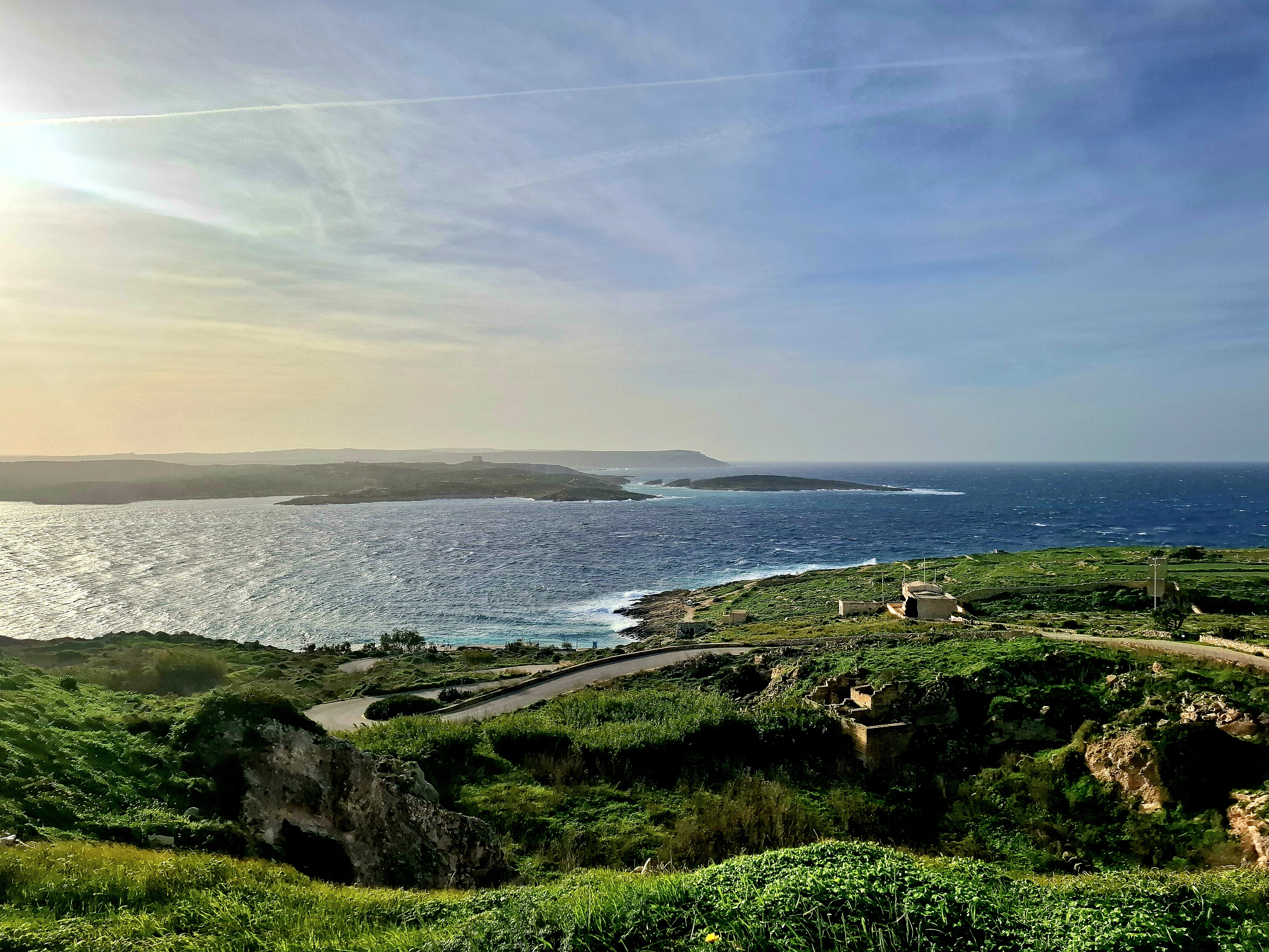 Wycieczki indywidualne – widok na Comino